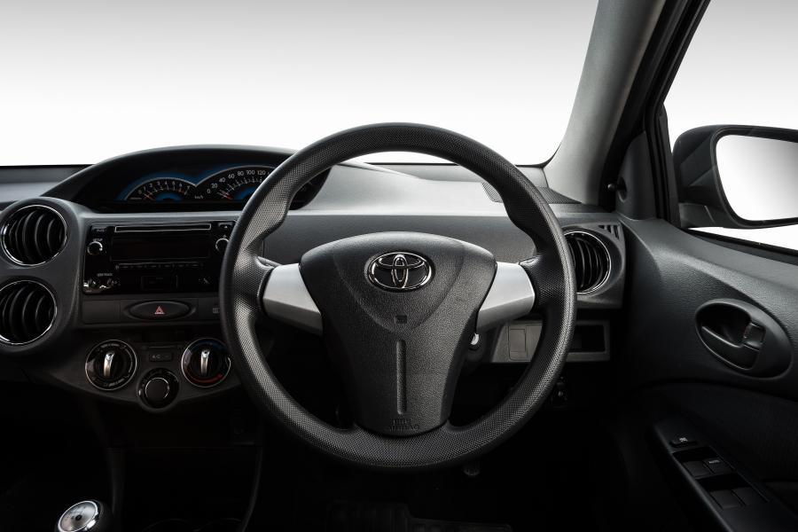  Toyota Etios Hatchback 2015 года  (ZA) (фото 4 из 16)